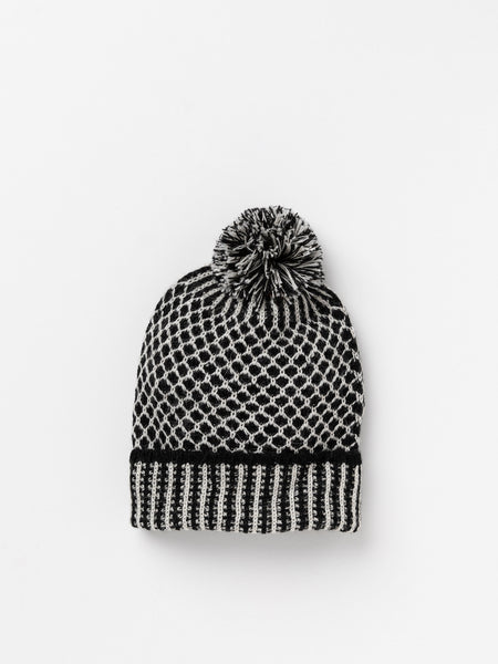 Black pom pom beanie